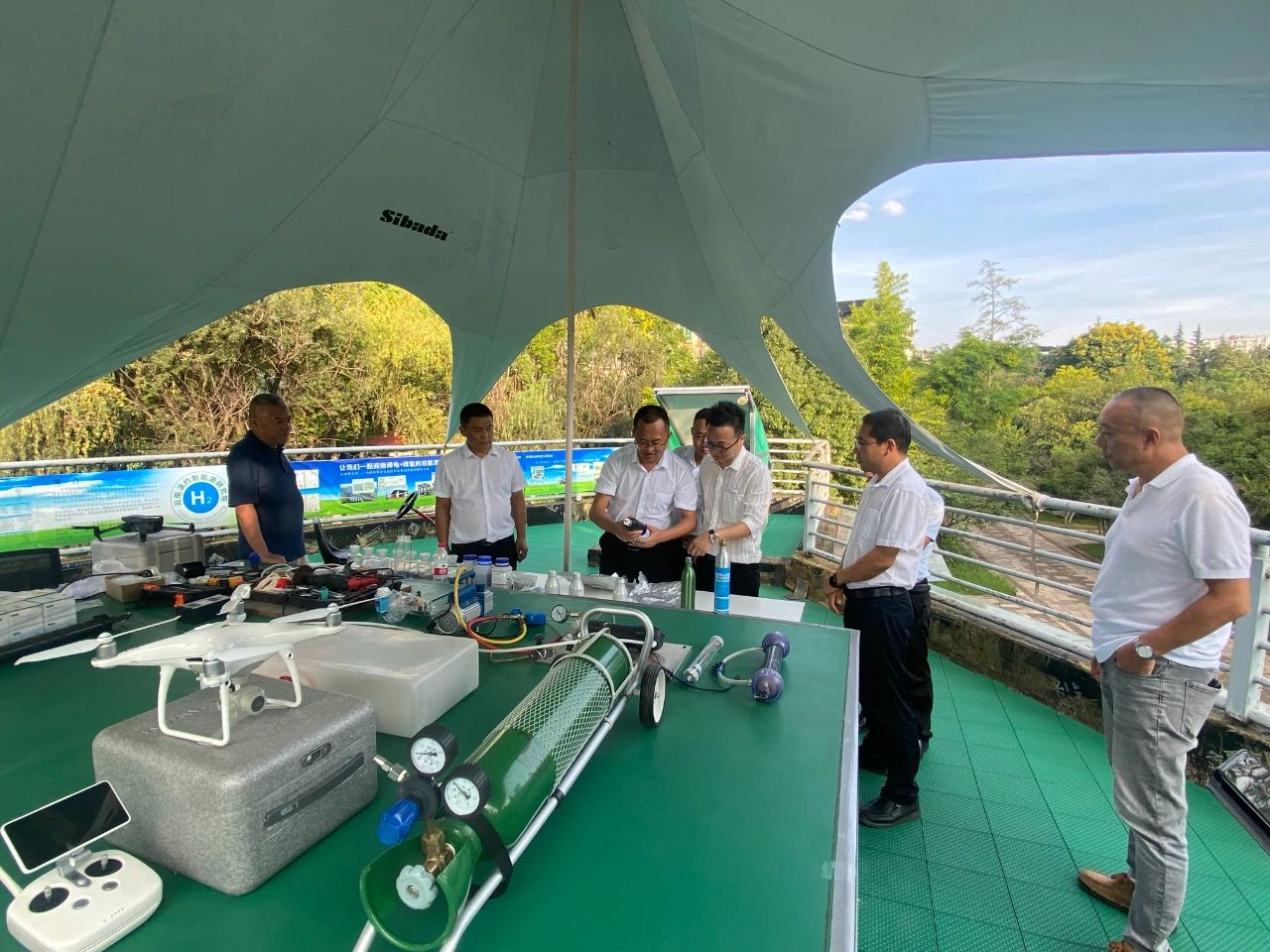 镇康县段寿华县长莅临云南滇约新能源研究院考察